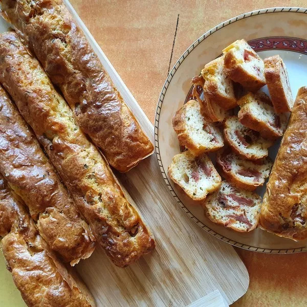 Cake aux tomates séchées, feta et basilic