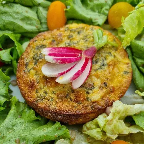 Quiches sans pâte aux fanes de radis