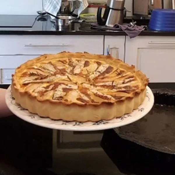 Tarte à la poire, au chèvre et à la fourme d'Ambert.