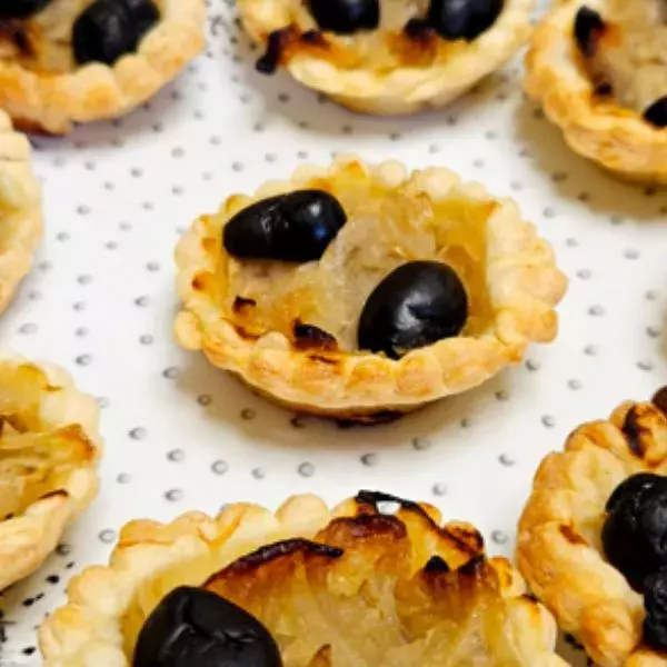 MINI TARTELETTES AUX OIGNONS & ANCHOIS