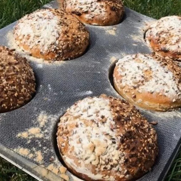 Pains de campagne aux figues, abricots et amandes