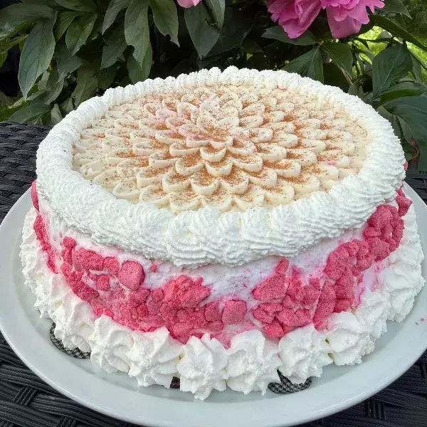 Vacherin glacé Madeleine Rhubarbe Noisette