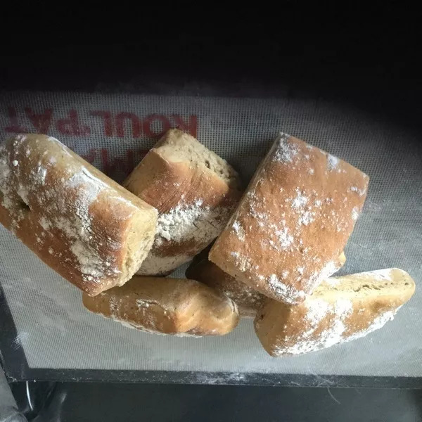 Pain ciabatta aux olives