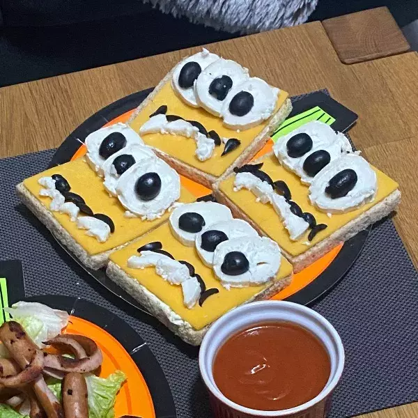 Monster Toasts au Cheddar