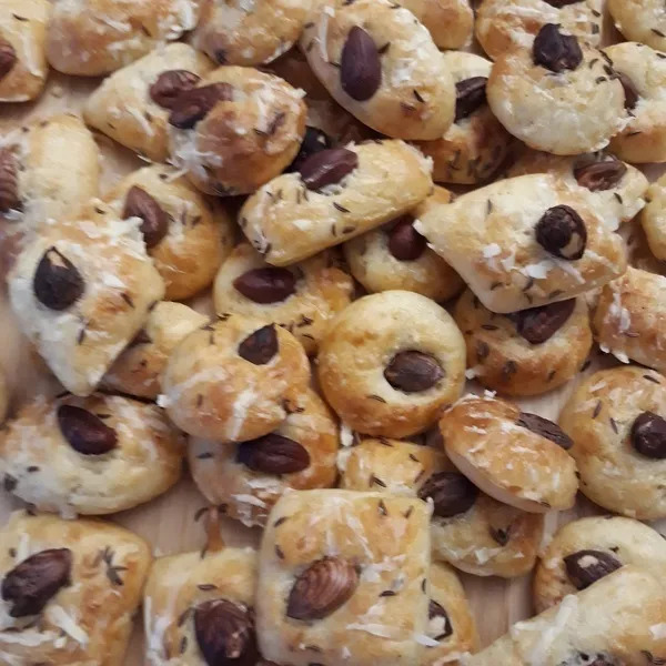 Biscuits de parmesan à la noisette