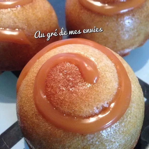 Moelleux aux pommes, sauce caramel