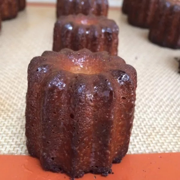 Cannelés d'une Bordelaise