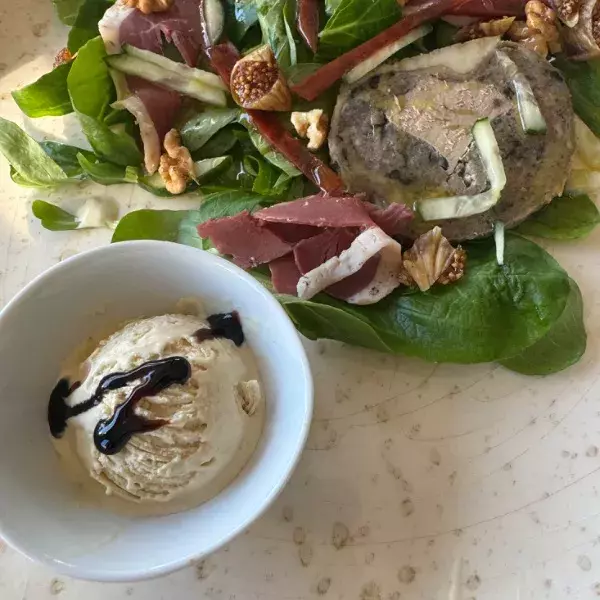 MA GLACE AU FOIE GRAS ET SA SALADE GERSOISE