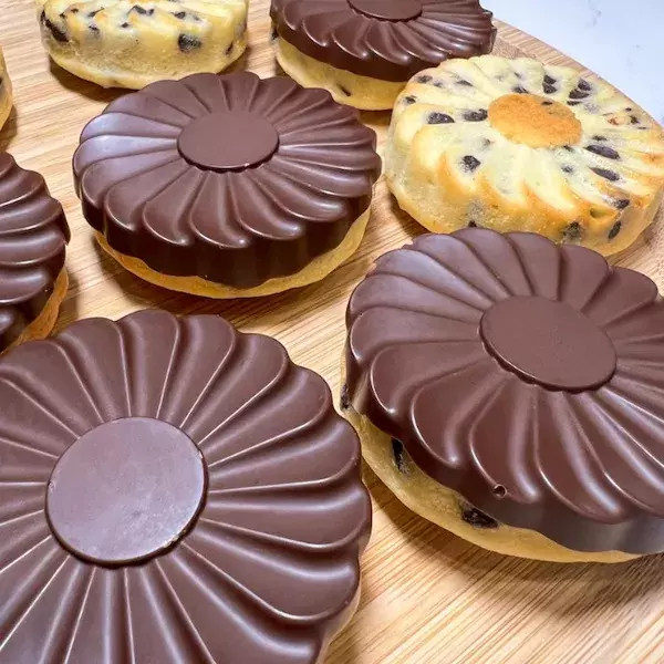 Gâteau moelleux coque chocolat