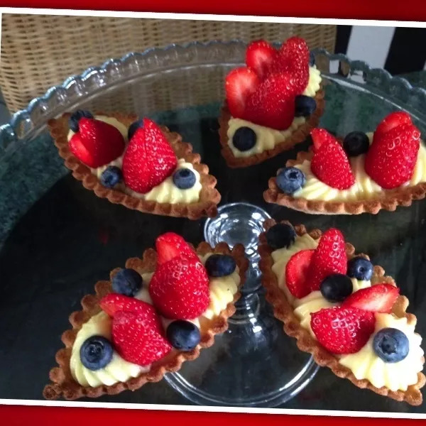 Tartelettes fraises, myrtilles et crème 