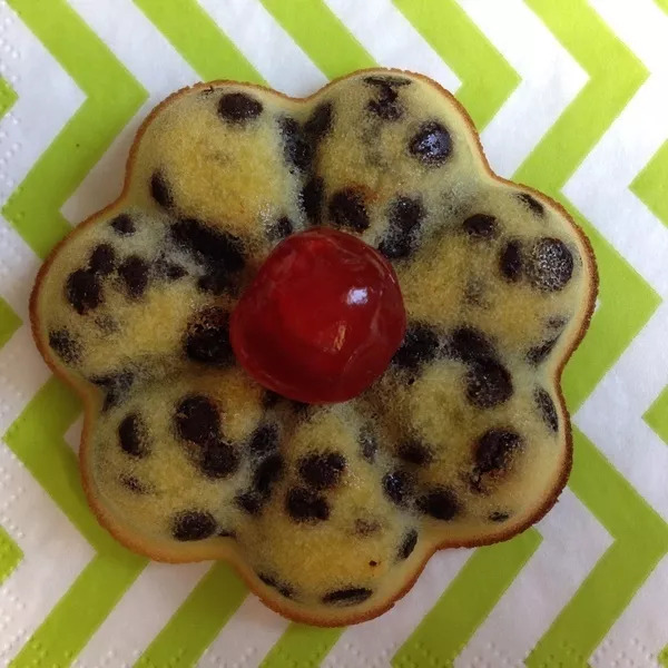 Gâteaux-fleurs aux pépites de chocolat.