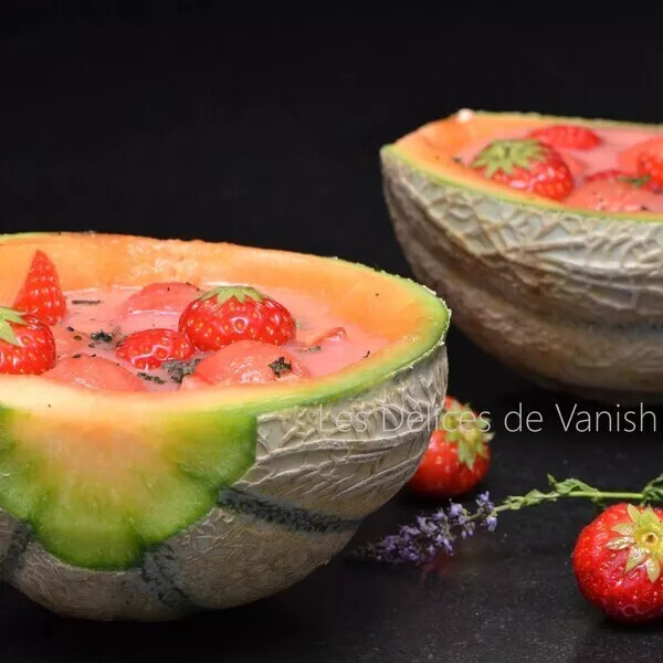 Soupe glacée melon, fraise, gingembre et billes de pastèque