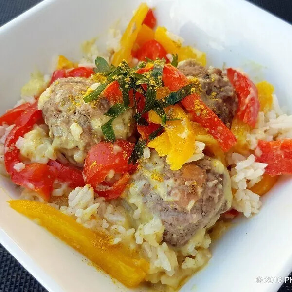 Boulettes de viandes au curry et son riz  aux poivrons