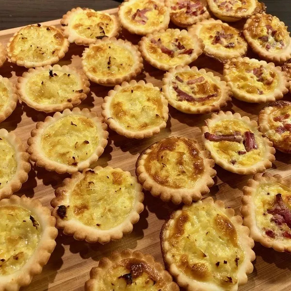 Mini tartelettes aux oignons et mini quiches