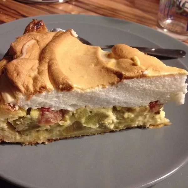 Tarte à la rhubarbe meringuée