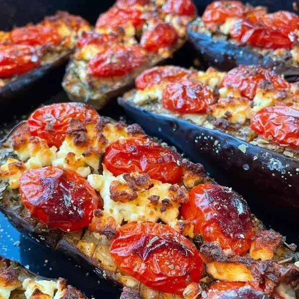 Aubergines rôties aux tomates cerises et à la feta