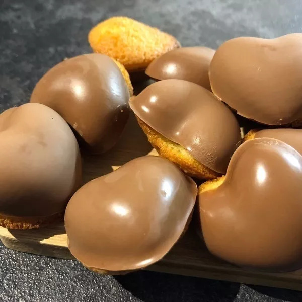 Mini Cœurs bombés avec leurs coques en chocolat