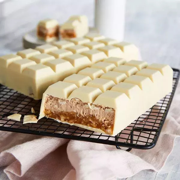 Tablettes chocolat blanc, praliné et cacahuètes