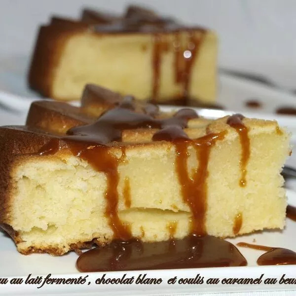 Gâteau au lait fermenté et chocolat blanc 