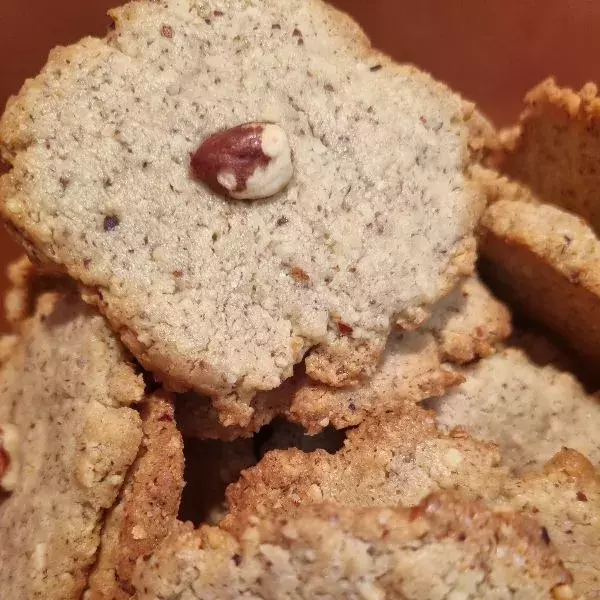 Petits biscuits aux noisettes 