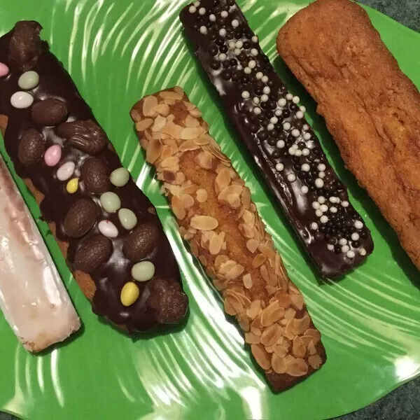 5 cakes sucrés: Citron,chocolat,abricot, banane, pomme.