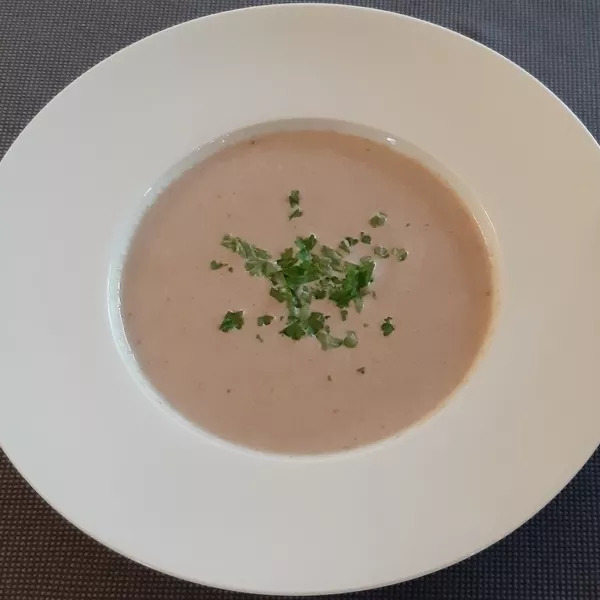 Soupe de champignons de Paris à la châtaigne