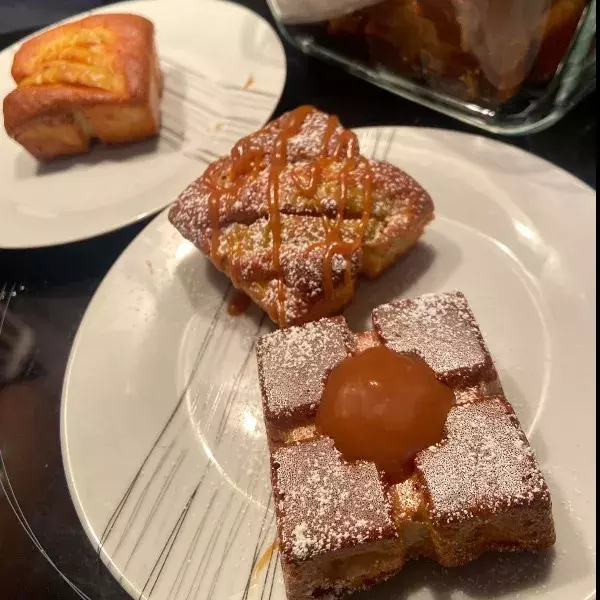 Moelleux aux pommes, aux noisettes et caramel beurre salé