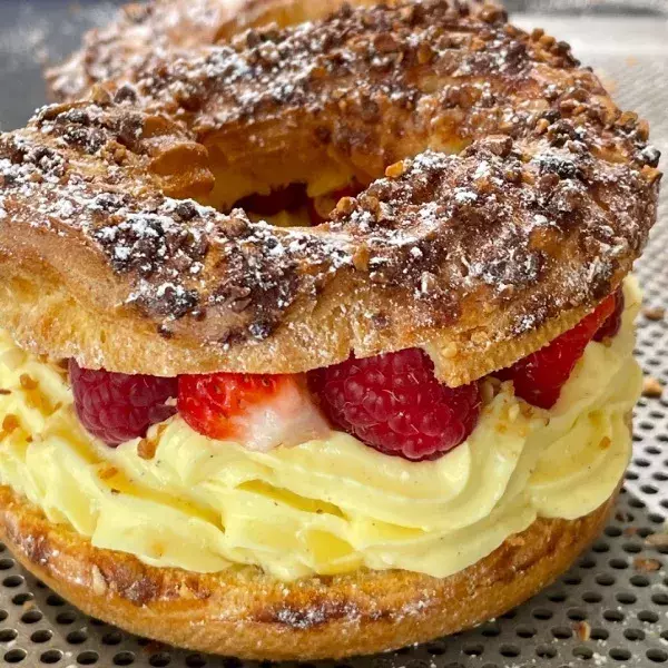 Couronne de pâte à choux aux fruits frais 