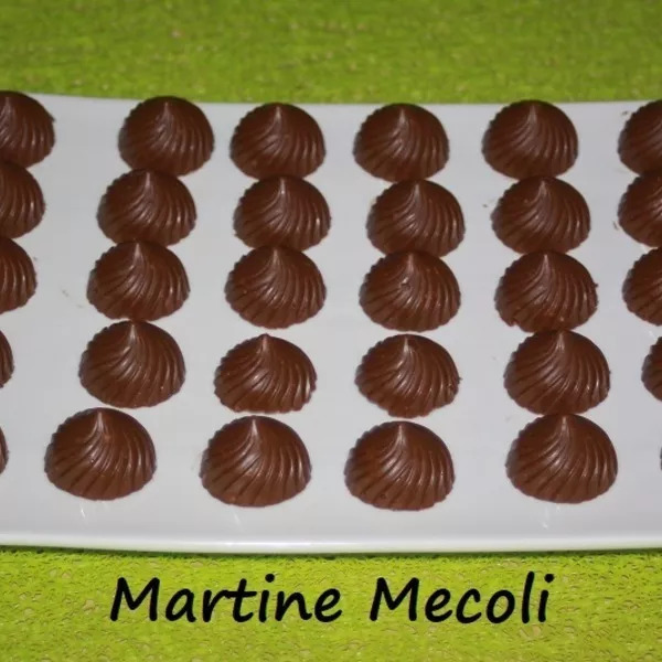 Tourbillons croustillants de chocolat au lait et éclats de noisettes