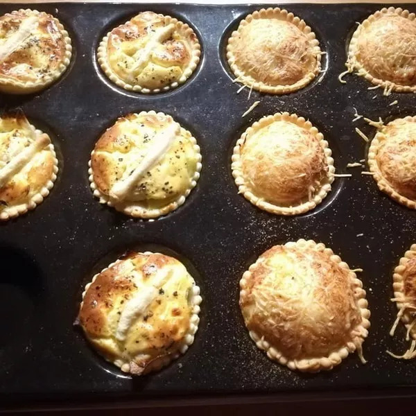 Tartelettes fondue de poireaux au chèvre ou nature dans le moule FP 2675