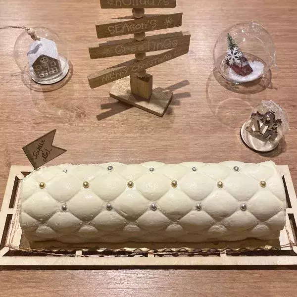 Buche vanillée et insert fruits rouges