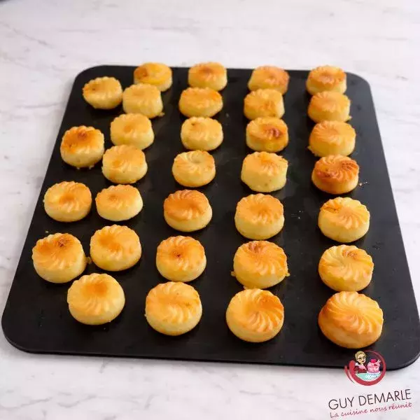 MINI CYCLONES CHORIZO & FETA