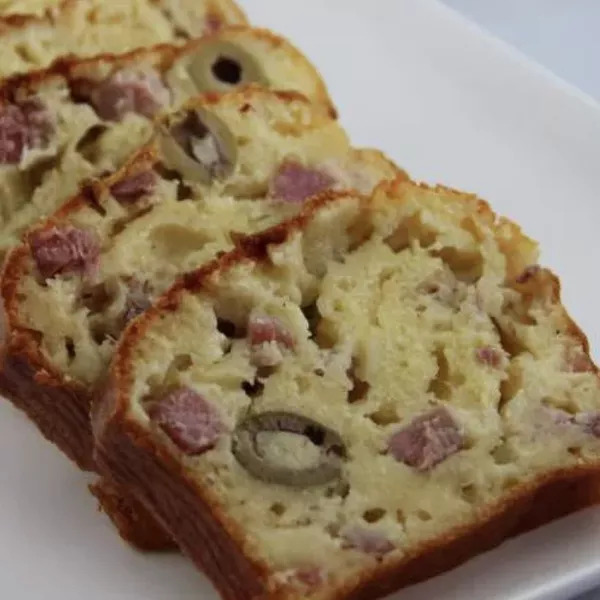 Cake aux olives et jambon 