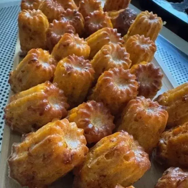 Mini-cannelés mozza et chorizo