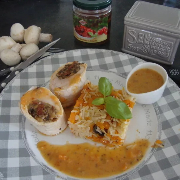 BALLOTINES DE DINDE FARCIES, RIZ AUX LEGUMES ET SAUCE CREMEUSE