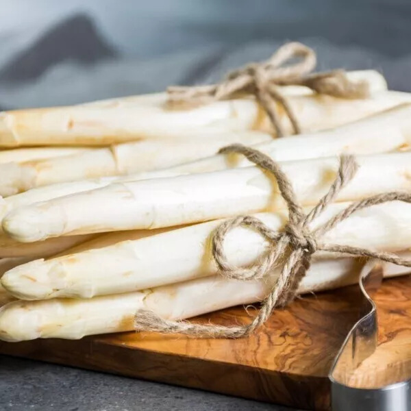 Asperges toutes blanches 