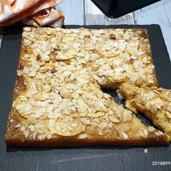 Carré fondant aux pommes, amandes et fève tonka