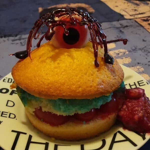 Gâteau terrifiant multicolore d'Halloween