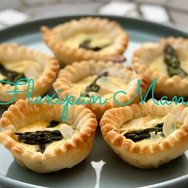 Tartelettes apéritives aux asperges vertes et aux amandes