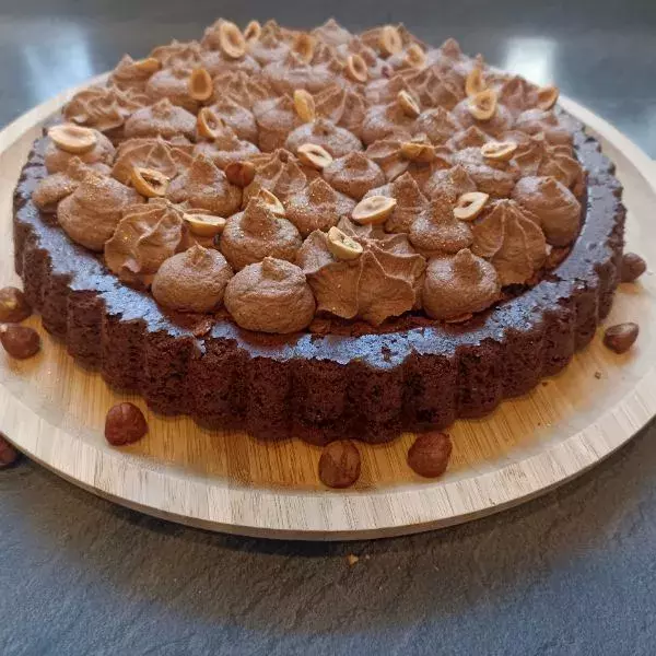 Tarte renversée choco, praliné, noisettes