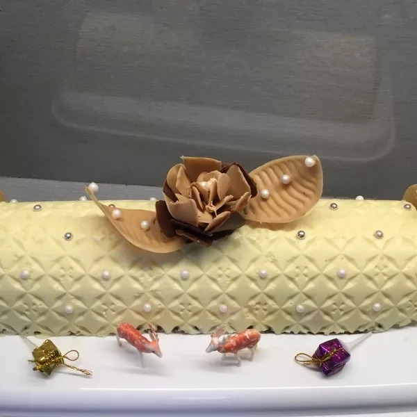 Bûche citronnée  ,praliné crémeux sur biscuit croquant