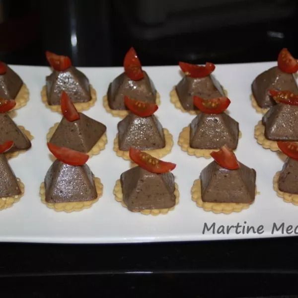 Mini pyramides de la mer sur canapé