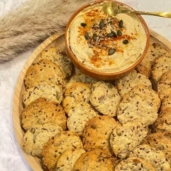 Houmous classique et ses crackers aux graines