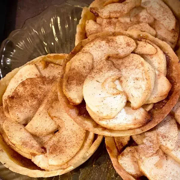 Tartelettes aux pommes, sucre Muscovado et cannelle