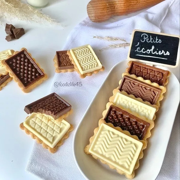 PETITS ÉCOLIERS MAISON