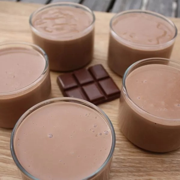 Petites crèmes au chocolat au lait