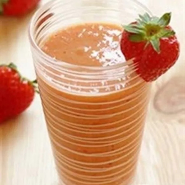 Smoothie pêche blanche, poire, fraise et basilic