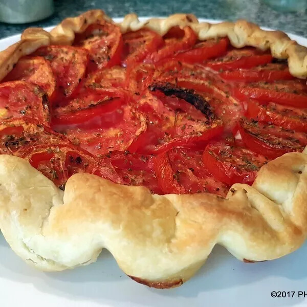 Tarte feuilletée à la moutarde et aux tomates