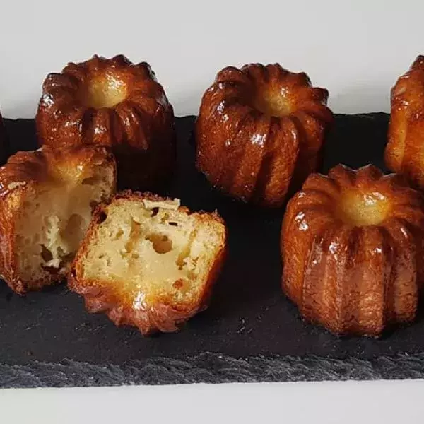 Cannelés bordelais