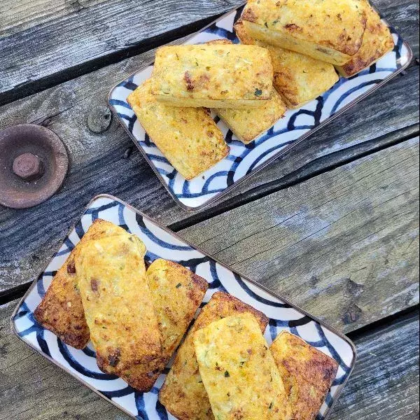 Mini cakes polenta courgettes